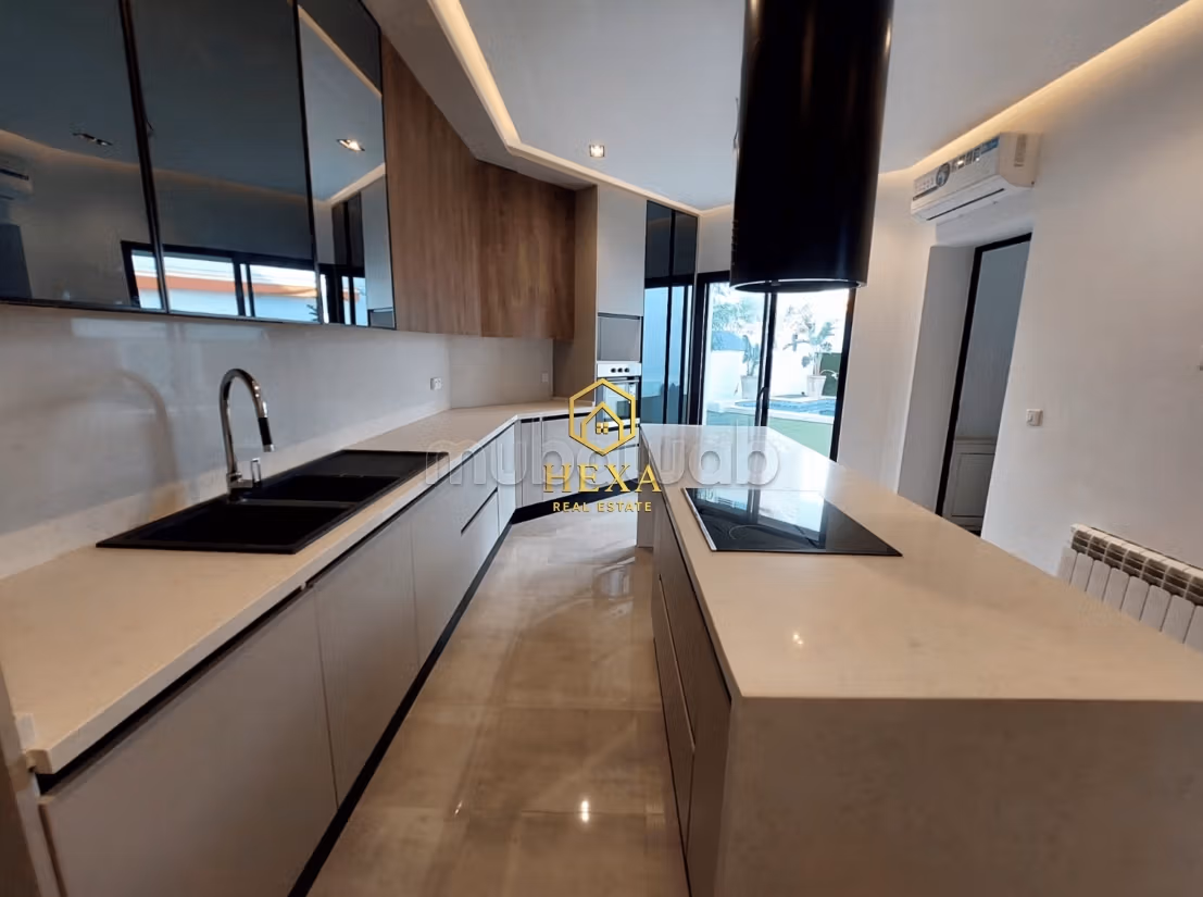 Modern S4 villa with pool at Lac2