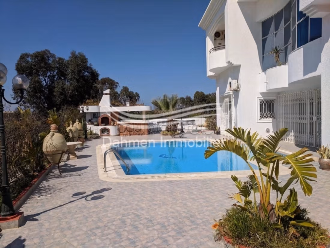 In Vendita - Villa in Stile Americano a Monastir