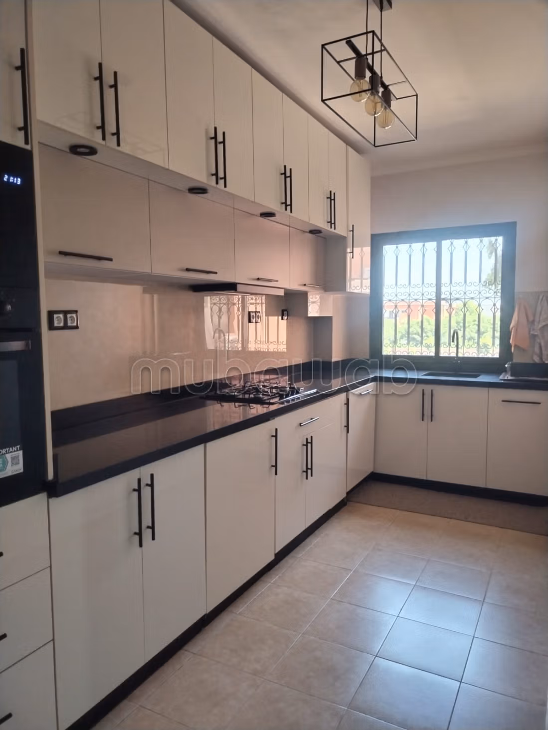 Louez cet appartement à victor hugo. Surface totale 90 m². Meublé — 2