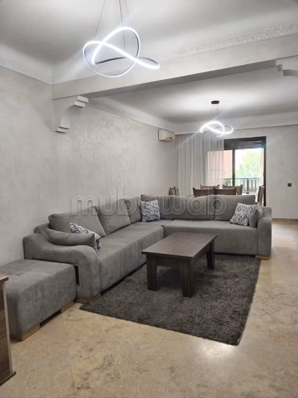 Alquile este apartamento en victor hugo. Superficie total 90 m². Amueblado