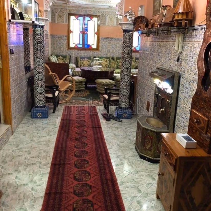 شقة جميلة بالطابق الاول مزودة بكاميرا المراقبة
