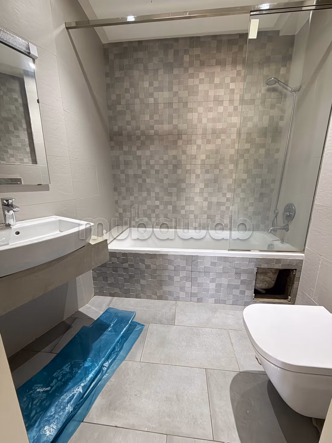 Appartement à louer à Ferme Bretonne Hay Arraha.
Superficie 110 m².
Parking et ascenseur — 2