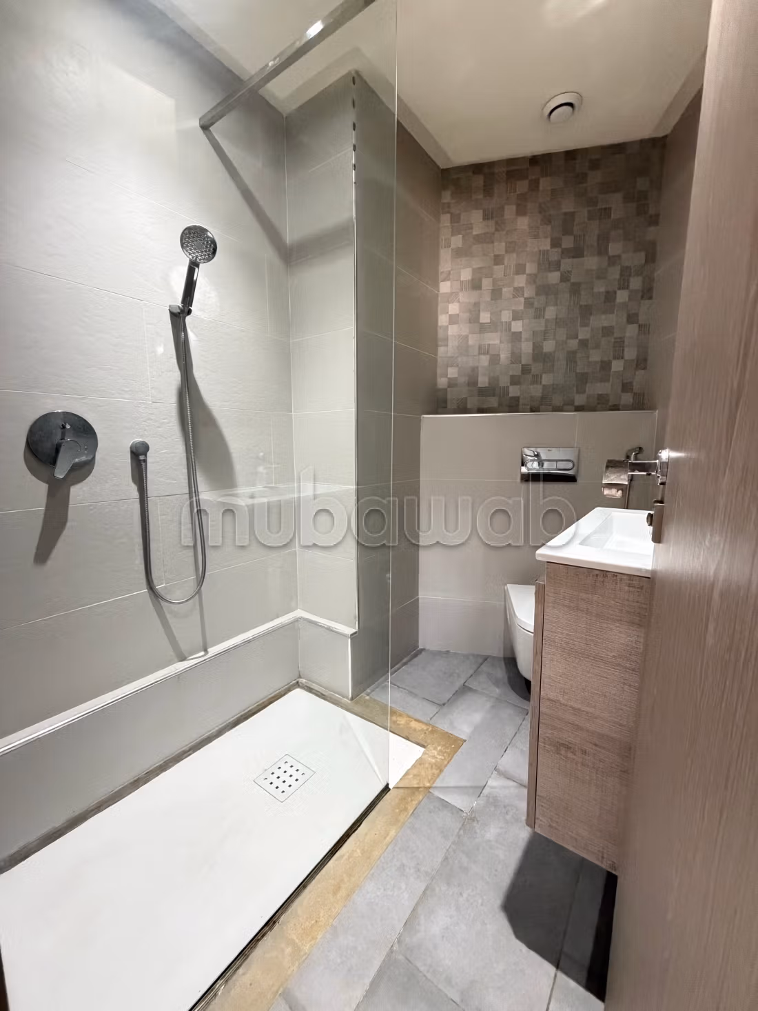 Appartement à louer à Ferme Bretonne Hay Arraha.
Superficie 110 m².
Parking et ascenseur — 4