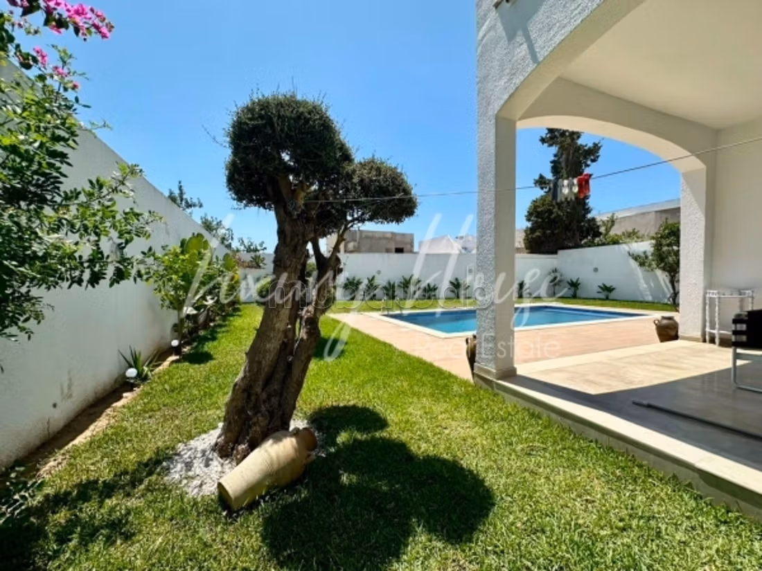 In vendita villa S4 con piscina a La Marsa