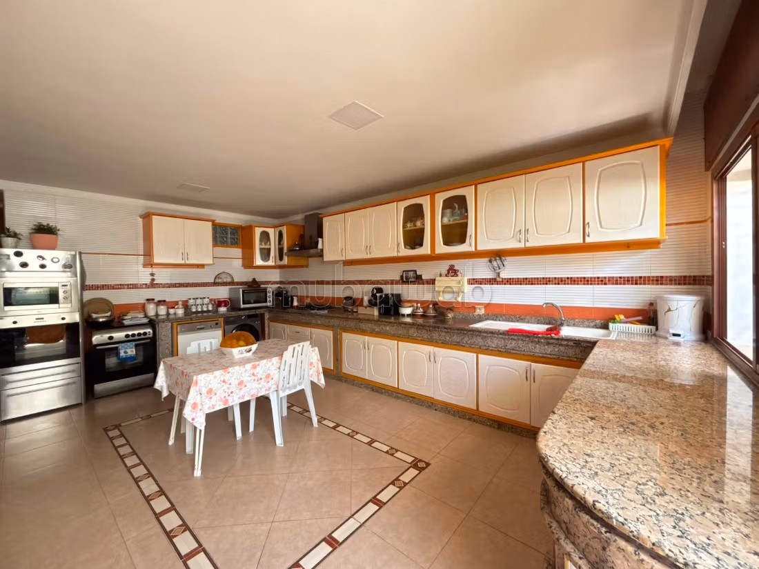 Furnished Villa with Panoramic Sea View – Mnar