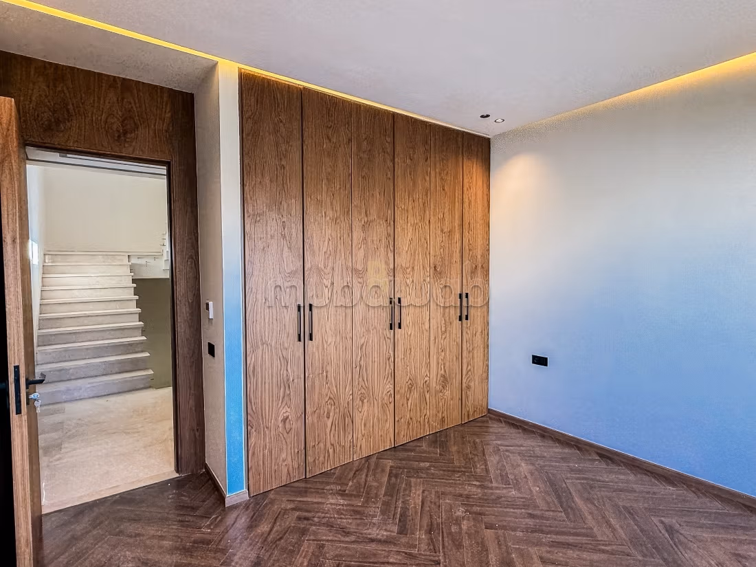 Luxevilla Hoge Standaard Afwerking Goed Geëxposeerd