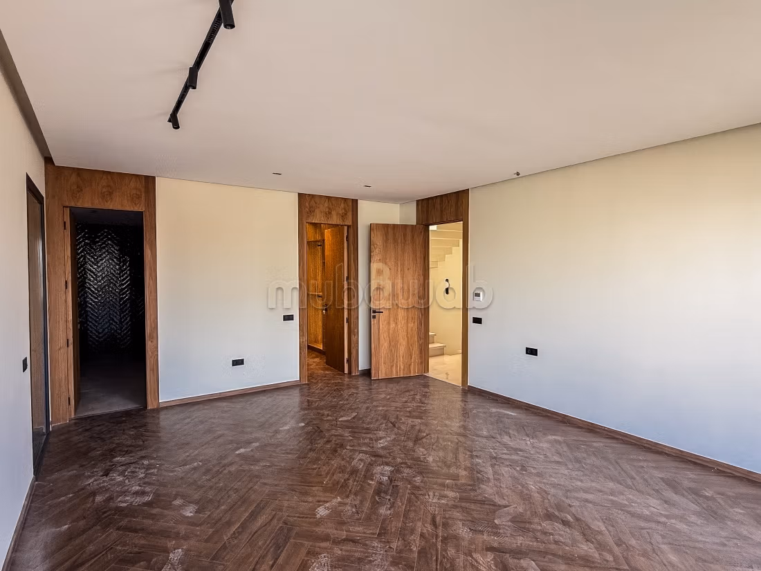 Luxevilla Hoge Standaard Afwerking Goed Geëxposeerd