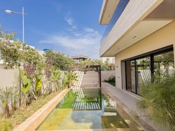 Villa de lujo con acabado de alto estándar bien expuesta