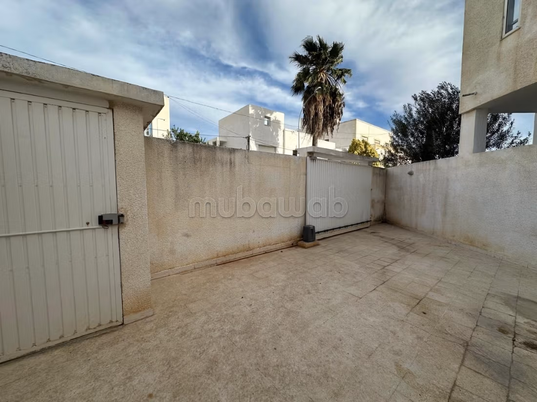 A vendre un duplex S4 à Cité Ennozha
