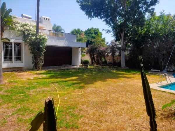Villa acogedora con piscina y jardín