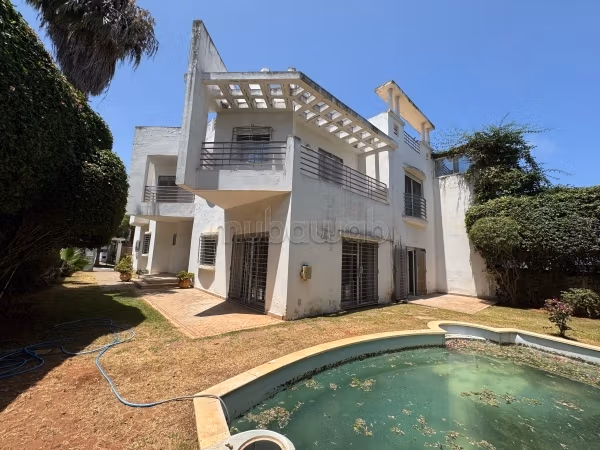 Villa de luxe à louer à Ain Diab. 
5 grandes pièces