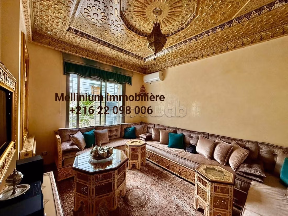 منزل فاخر للإيجار في مارسمدينة. المساحة الإجمالية 500 م². مؤثثة بشكل جيد