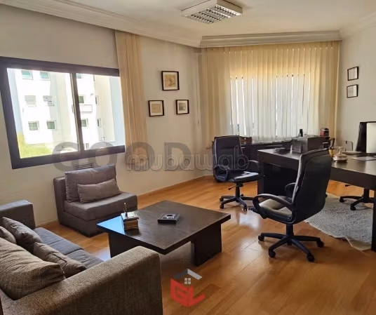 For rent an office in Hall 6 in Montplaisir