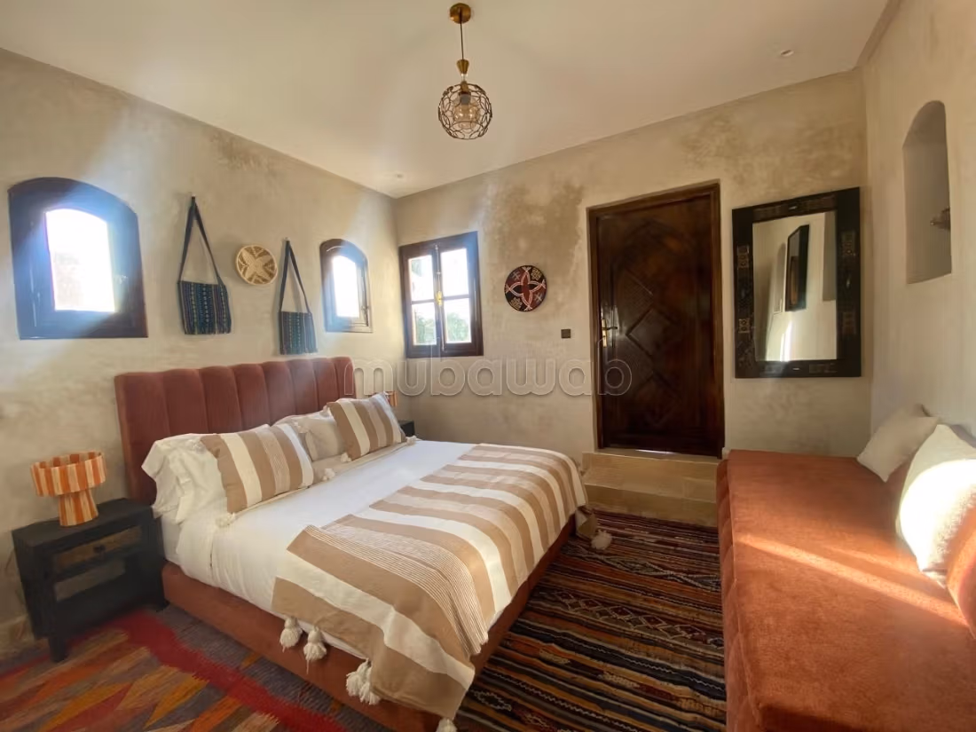 Splendida villa in vendita a Ennakhil Palmeraie. Superficie 200 m². Ben arredato