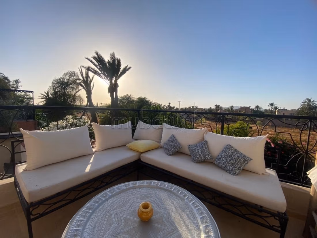 Splendida villa in vendita a Ennakhil Palmeraie. Superficie 200 m². Ben arredato