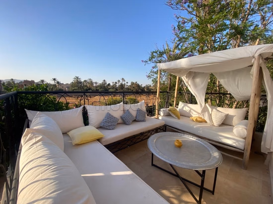 Splendida villa in vendita a Ennakhil Palmeraie. Superficie 200 m². Ben arredato