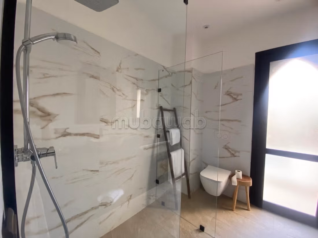 Splendida villa in vendita a Ennakhil Palmeraie. Superficie 200 m². Ben arredato