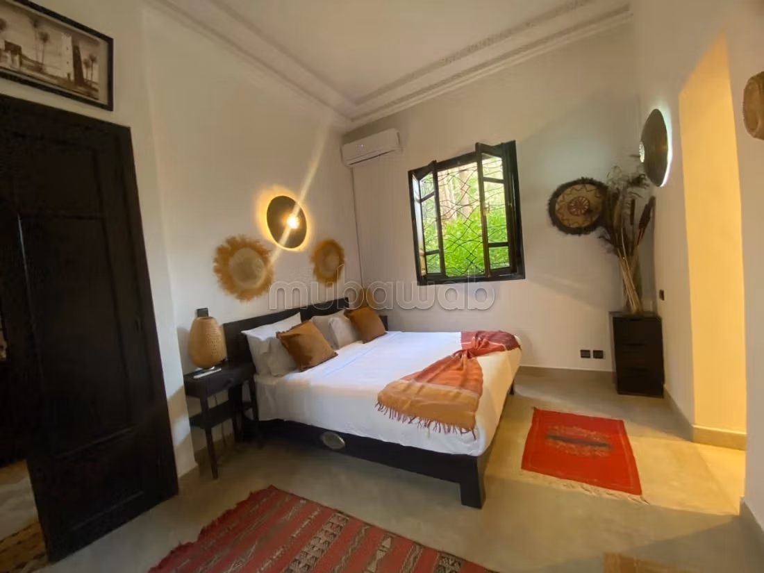 Splendida villa in vendita a Ennakhil Palmeraie. Superficie 200 m². Ben arredato