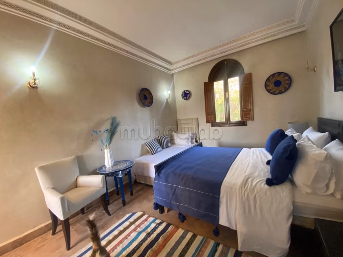 Splendida villa in vendita a Ennakhil Palmeraie. Superficie 200 m². Ben arredato