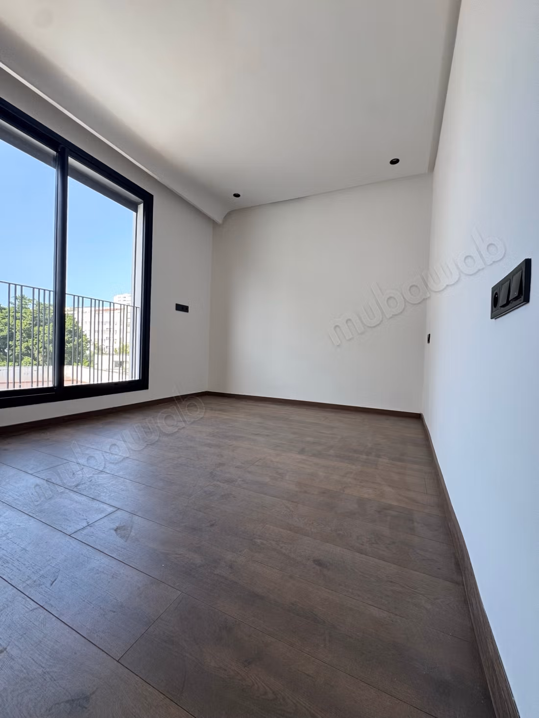 Luxe studio te koop in Palmier. 1 mooie kamer. Veilige deur, traditionele Marokkaanse woonkamer