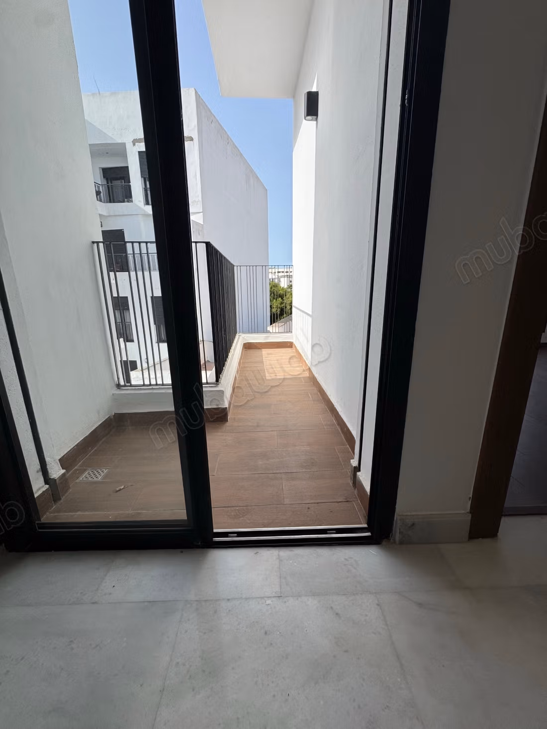 Luxe studio te koop in Palmier. 1 mooie kamer. Veilige deur, traditionele Marokkaanse woonkamer