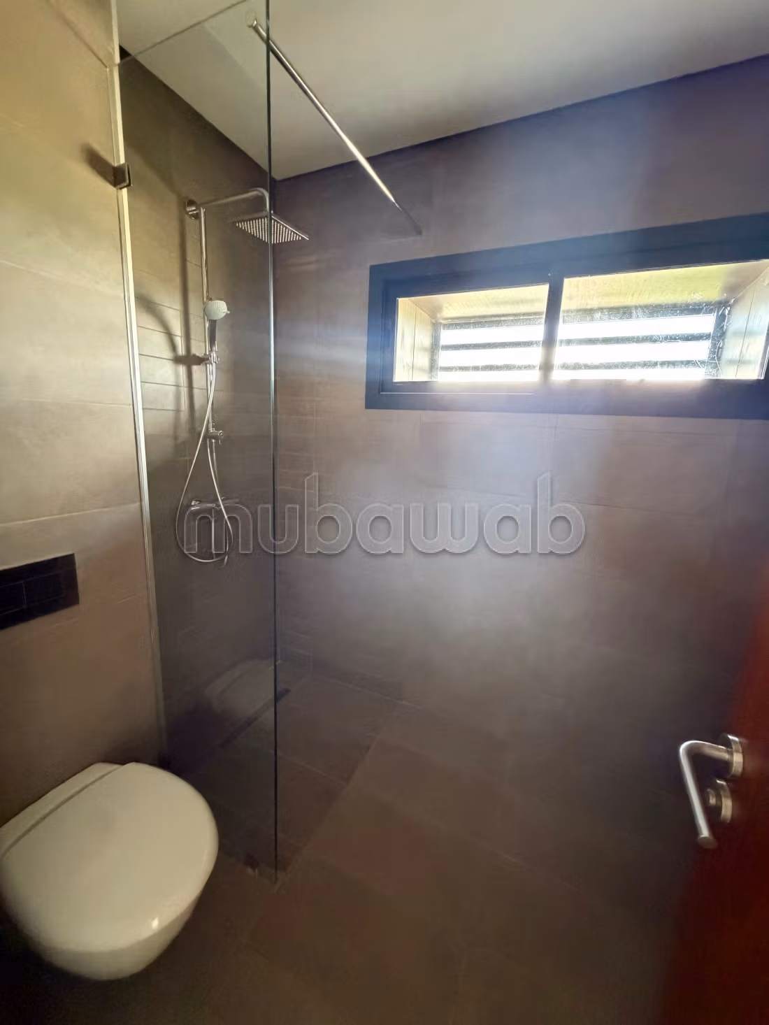 Superba villa in affitto a Dar Bouazza. 9 ampie stanze. Piscina e camino