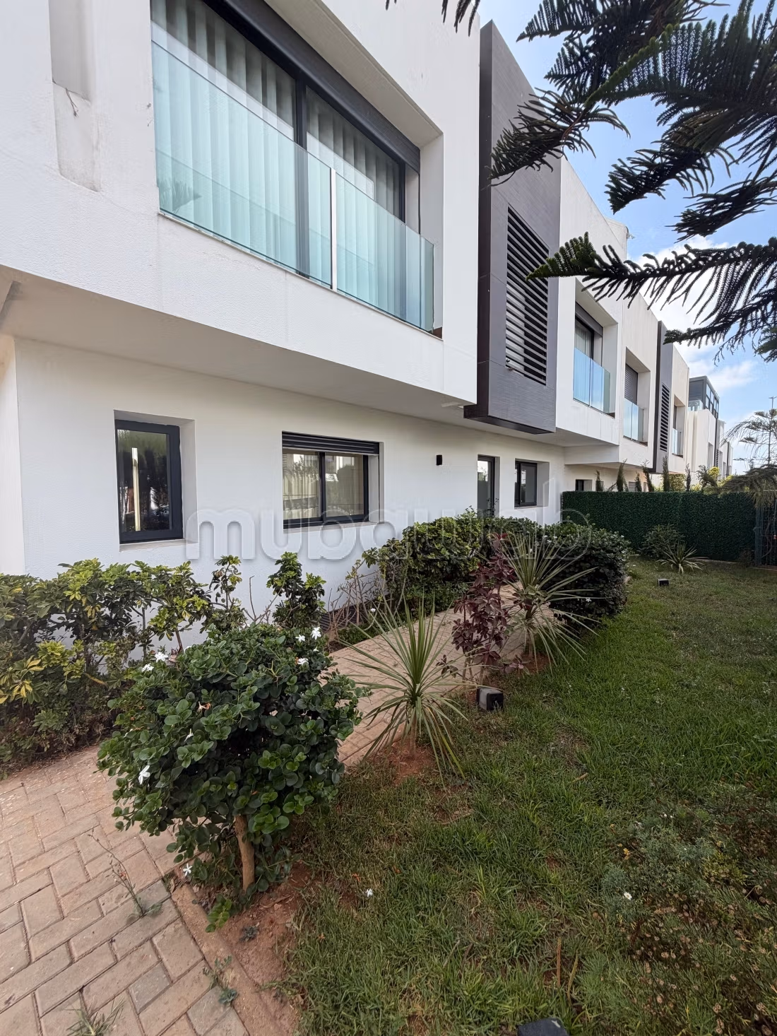 Superba villa in affitto a Dar Bouazza. 9 ampie stanze. Piscina e camino