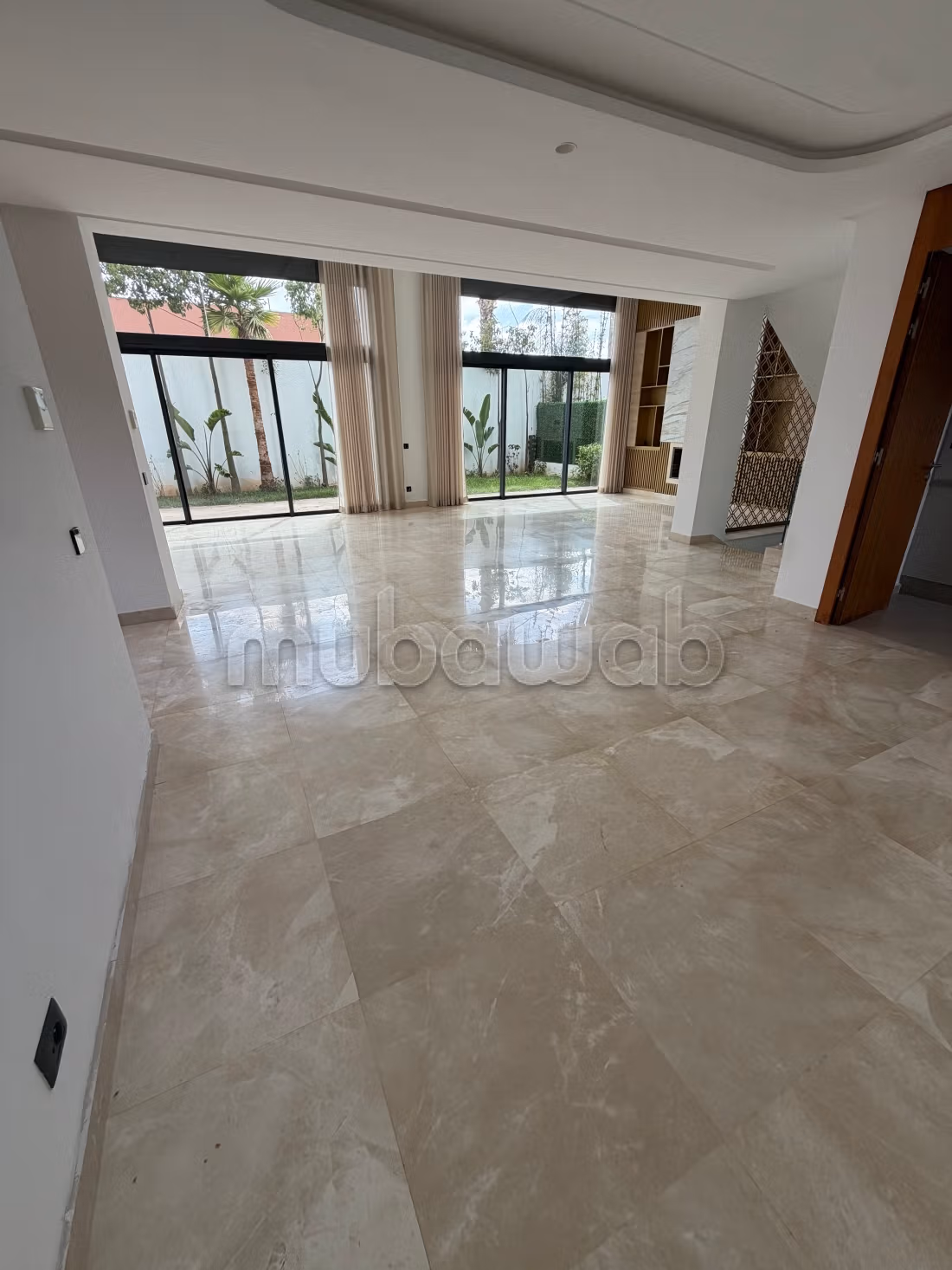 Superba villa in affitto a Dar Bouazza. 9 ampie stanze. Piscina e camino