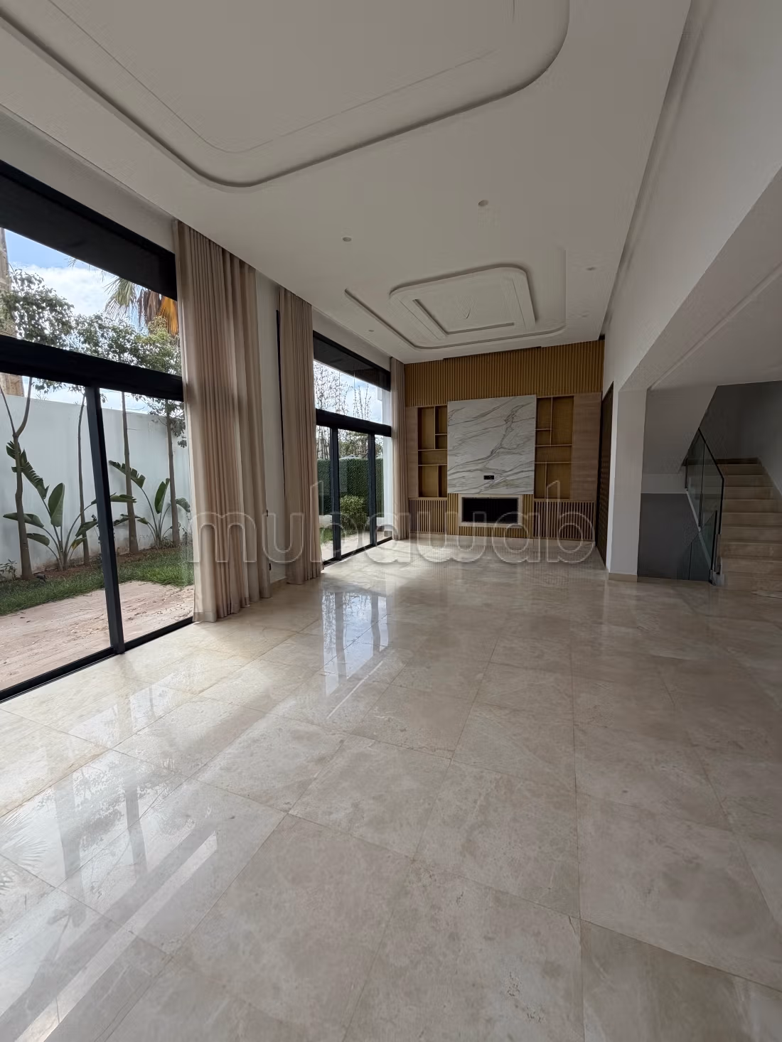 Superba villa in affitto a Dar Bouazza. 9 ampie stanze. Piscina e camino