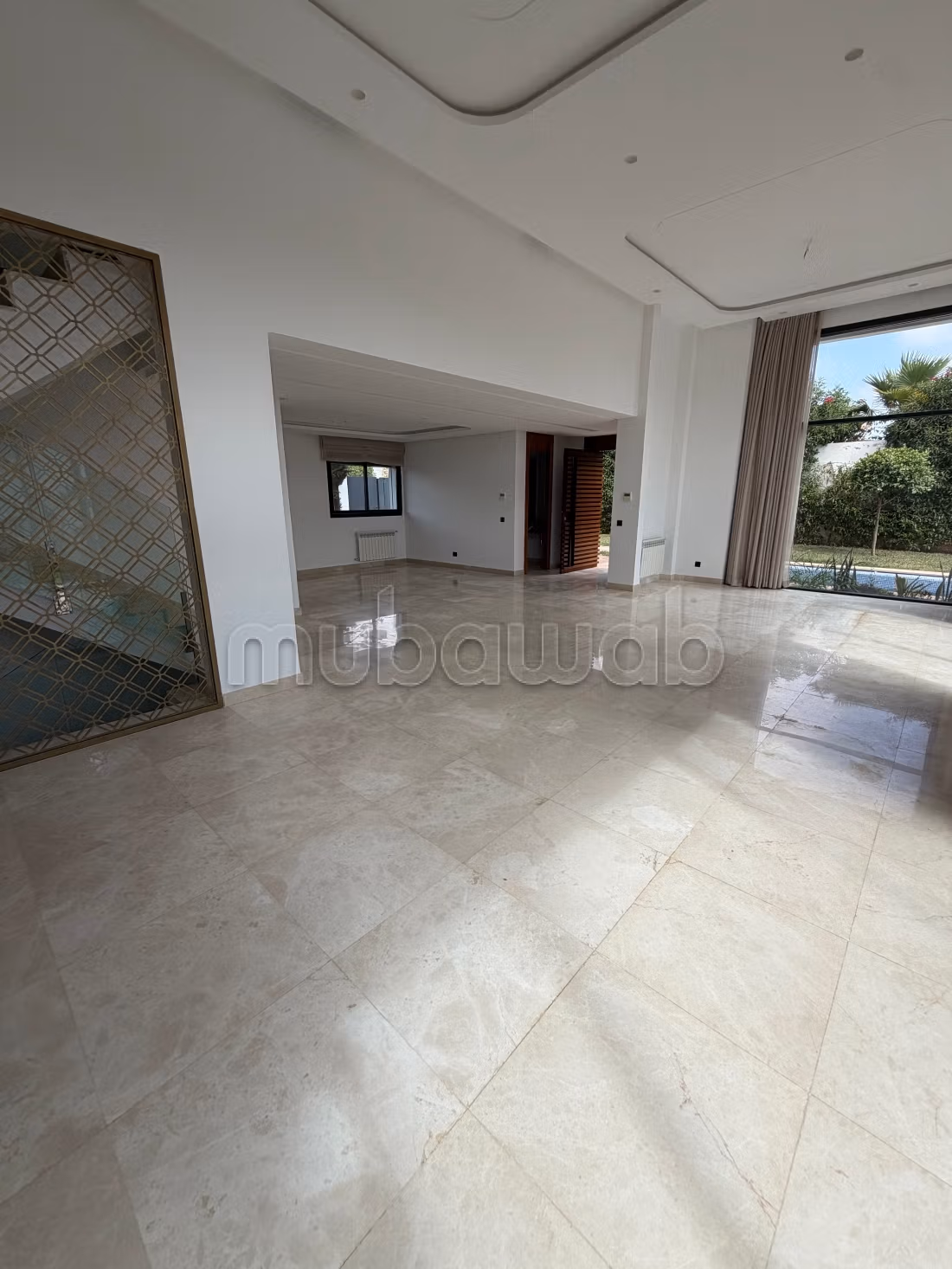 Superba villa in affitto a Dar Bouazza. 9 ampie stanze. Piscina e camino