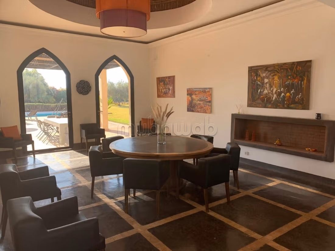 Luxe huis te koop in Oulad Hassoune. 4 slaapkamers. Goed gemeubileerd