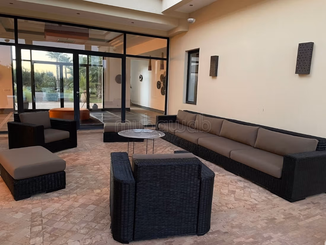 Luxe huis te koop in Oulad Hassoune. 4 slaapkamers. Goed gemeubileerd