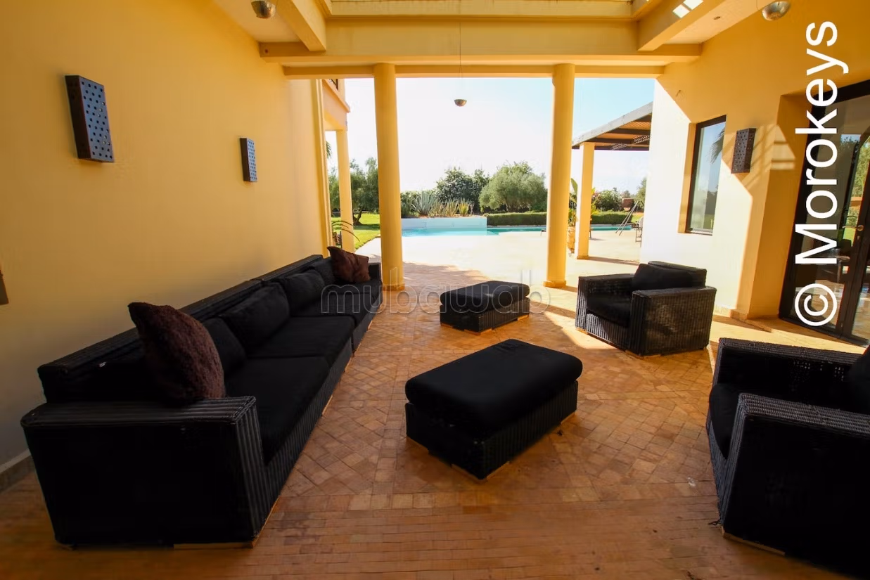 Luxe huis te koop in Oulad Hassoune. 4 slaapkamers. Goed gemeubileerd