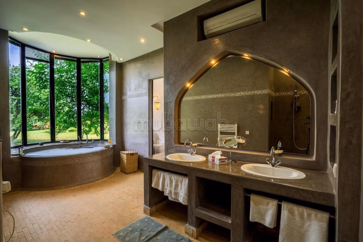 Luxe huis te koop in Oulad Hassoune. 4 slaapkamers. Goed gemeubileerd