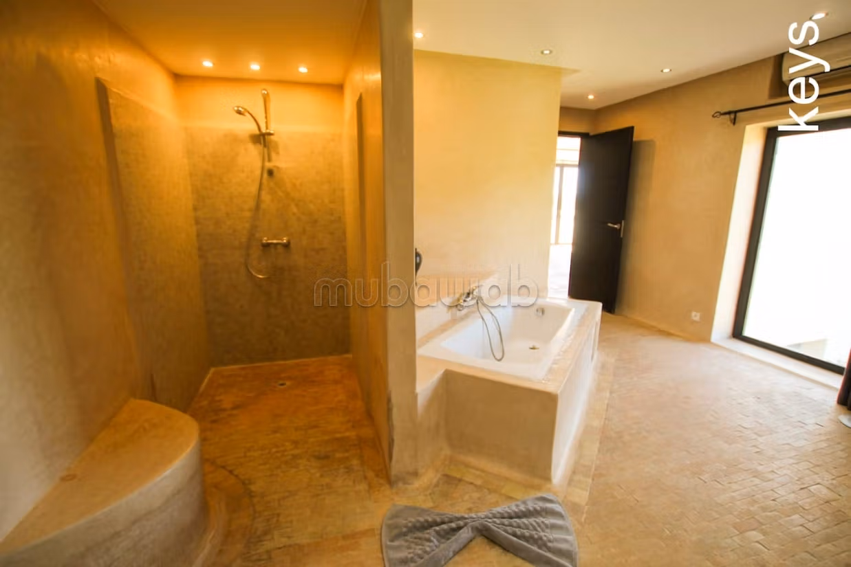 Luxe huis te koop in Oulad Hassoune. 4 slaapkamers. Goed gemeubileerd