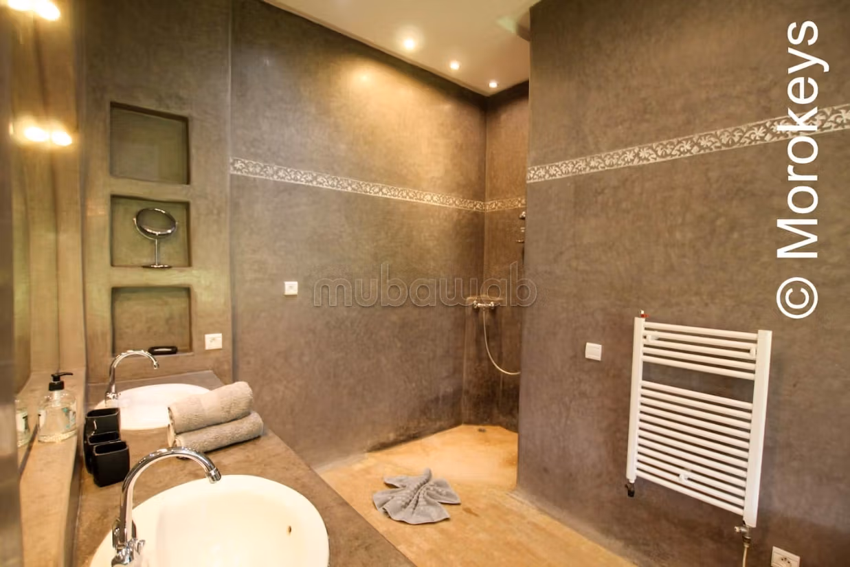 Luxe huis te koop in Oulad Hassoune. 4 slaapkamers. Goed gemeubileerd