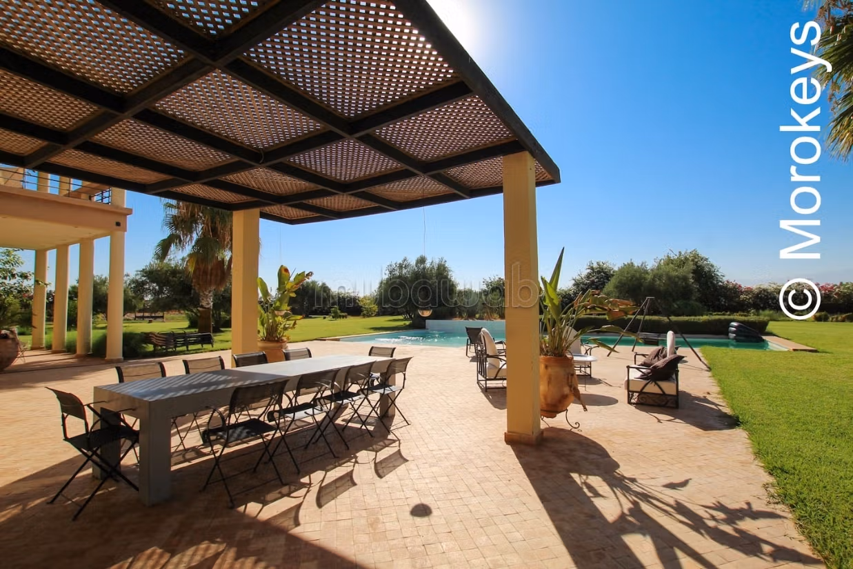 Luxe huis te koop in Oulad Hassoune. 4 slaapkamers. Goed gemeubileerd