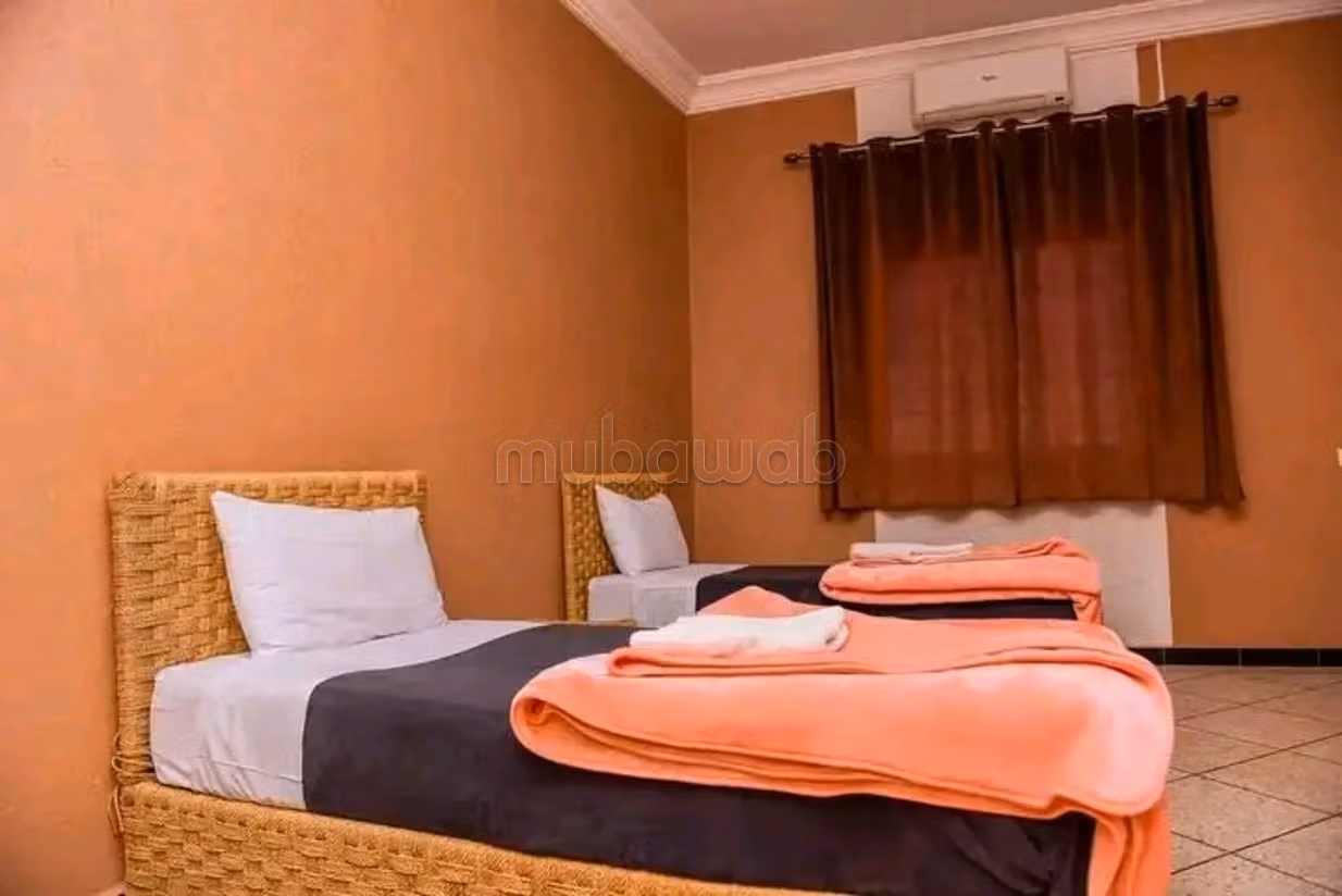 Flat for rent. 
14 large living areas. 
Ample storage space