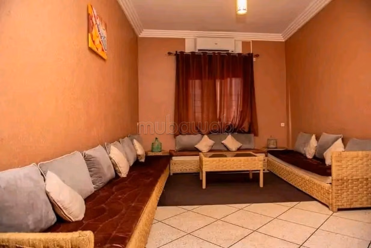 Flat for rent. 
14 large living areas. 
Ample storage space