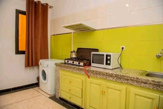 Appartement te huur. 14 grote woonruimtes. Voldoende opbergruimte