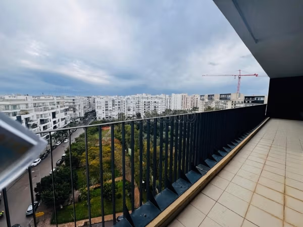 Empty apartment for rent 4 rooms
