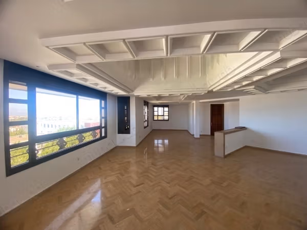Leeg appartement te huur 4 kamers