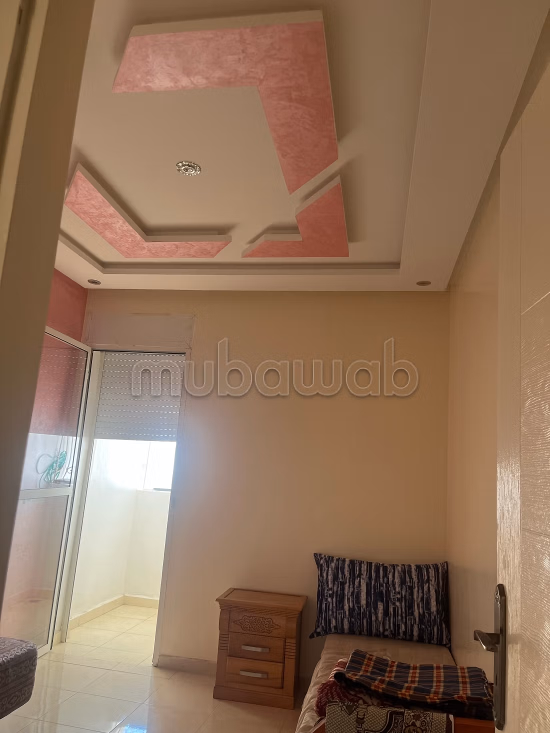 Superbe appartement à vendre à Imarat.
Surface de 64 m².
Meublé