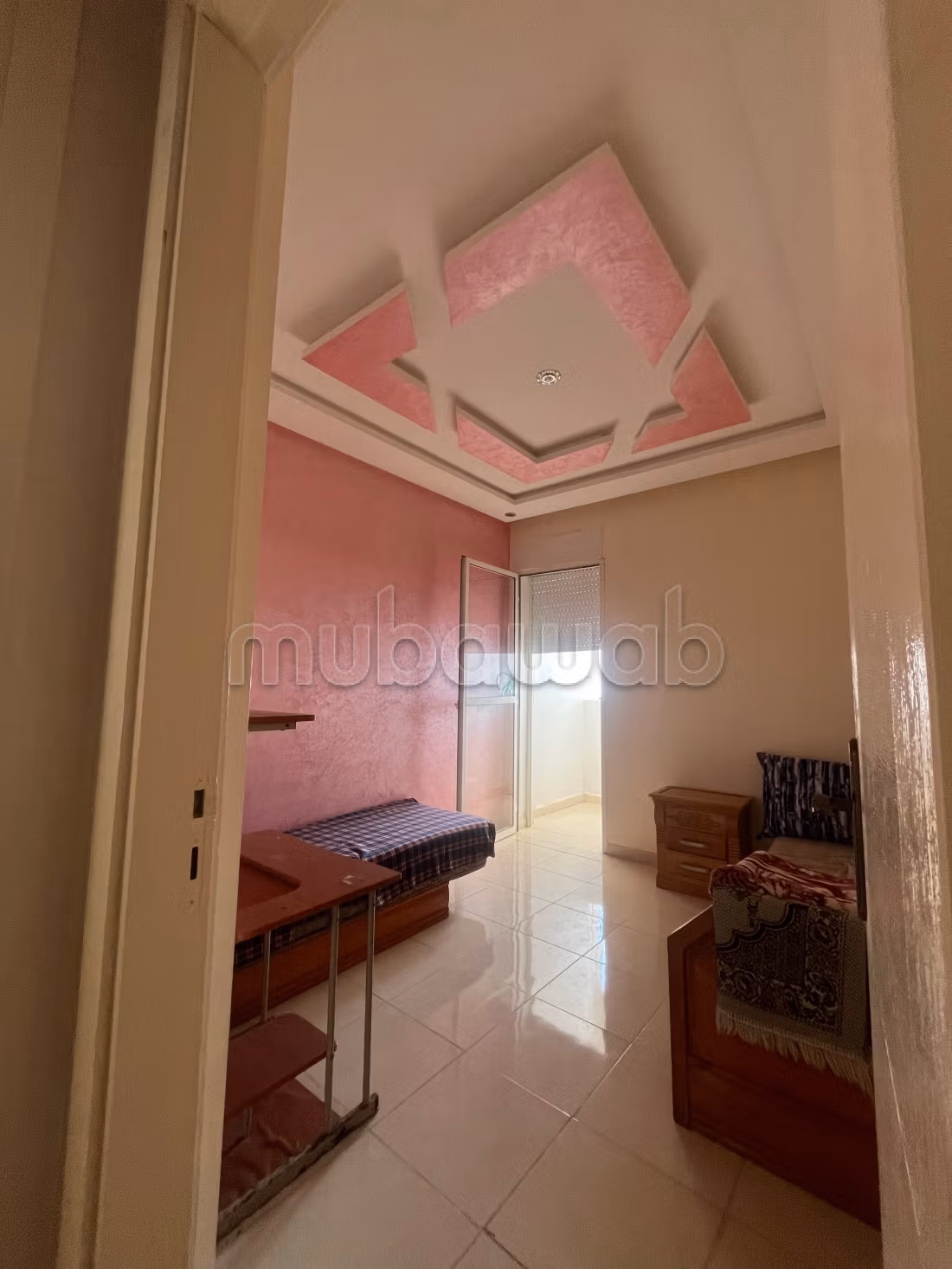Superbe appartement à vendre à Imarat.
Surface de 64 m².
Meublé