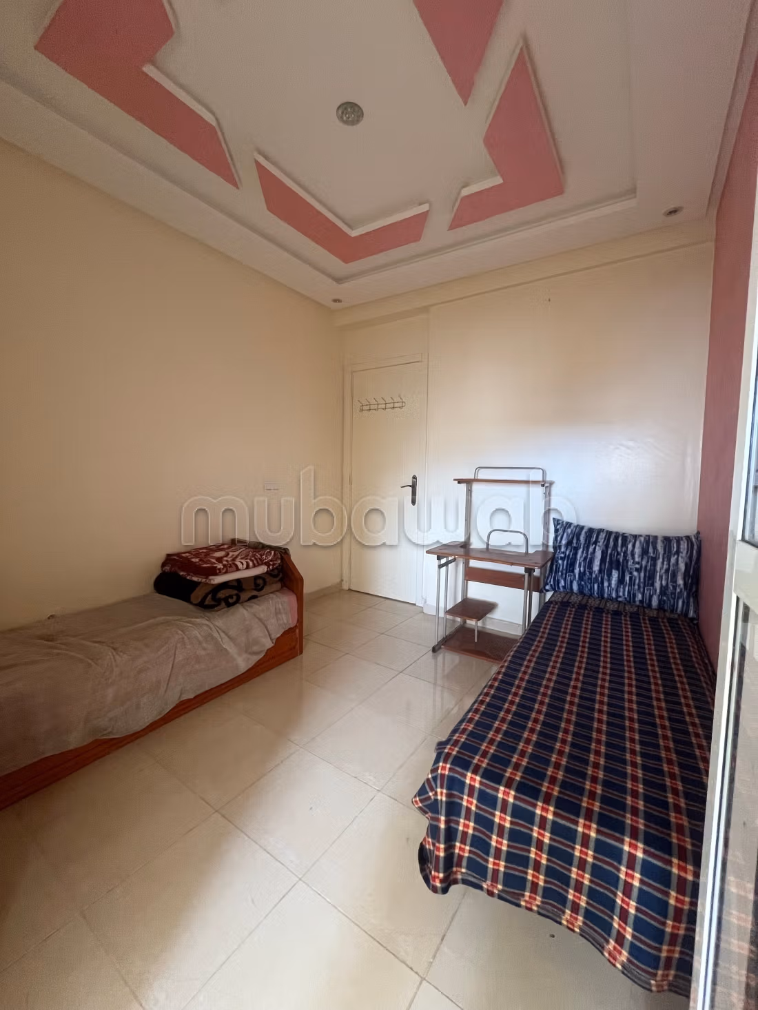 Superbe appartement à vendre à Imarat.
Surface de 64 m².
Meublé