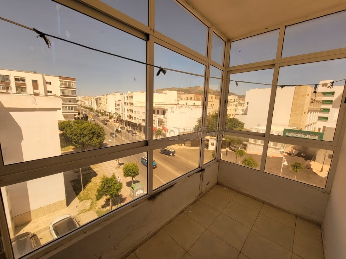 Vente d'un appartement à Saniya Rmel. Rue Abdel Khalek Torres, surface totale 88 m². Meublé
