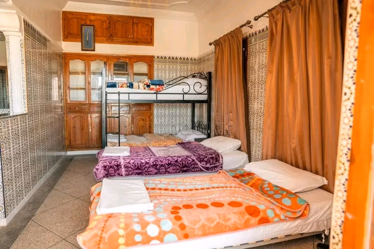Huur een kamer. 6 grote woonruimtes. Volledig gemeubileerd