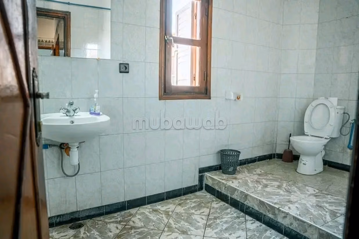 Huur een kamer. 6 grote woonruimtes. Volledig gemeubileerd