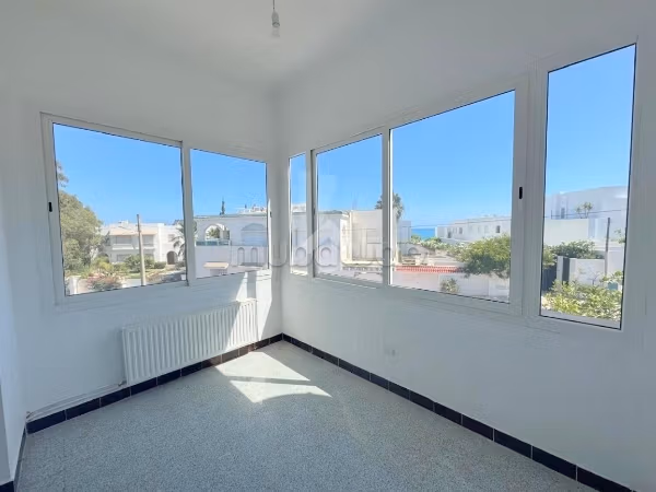 S3 avec terrasse et vue partielle sur mer