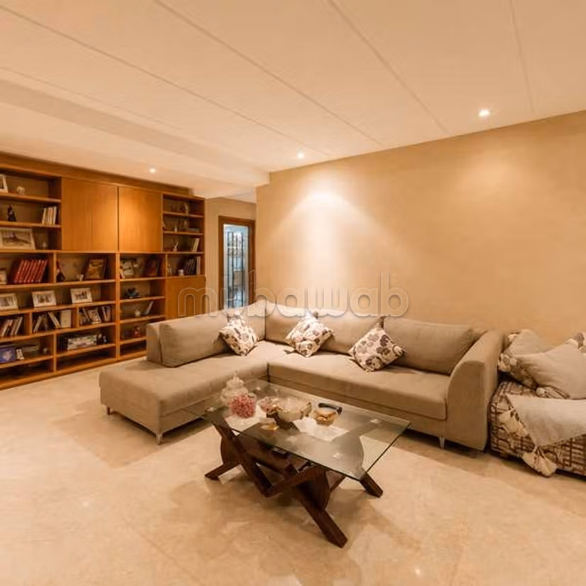 Appartement à Louer de 163.0 m² à Casablanca, 
Hopitaux